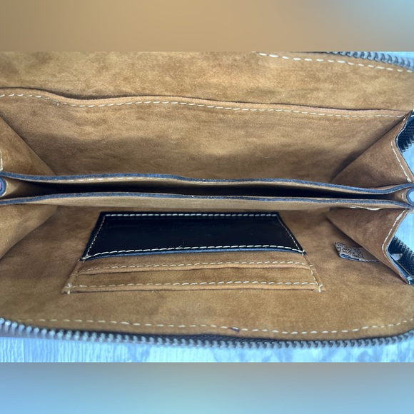 Patricia Nash Wristlet Zipper Wallet Black Rose Floral Tooled Embossed Leather - Picture 8 of 10